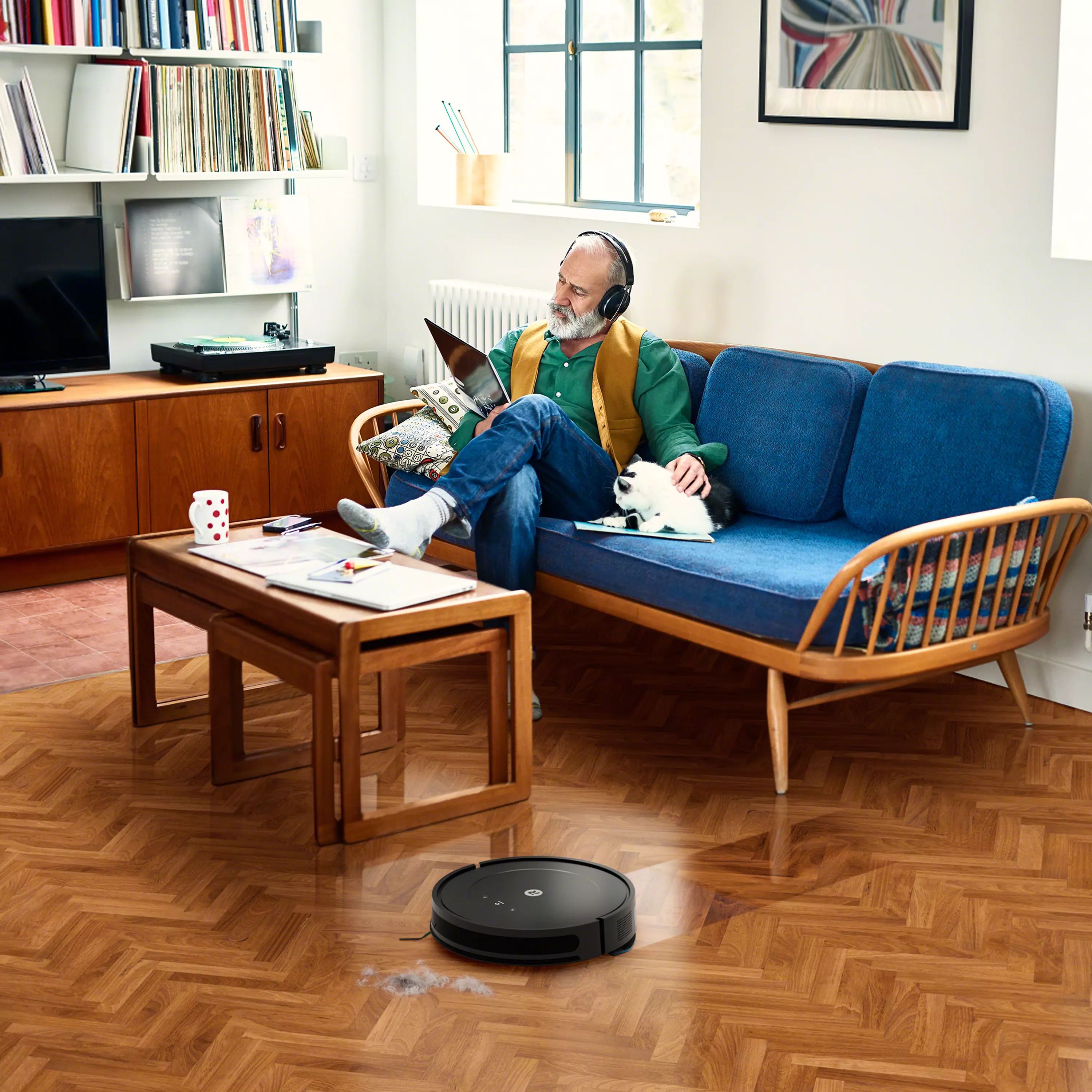 Roomba Combo® 2 Essential robot + AutoEmpty™ dock